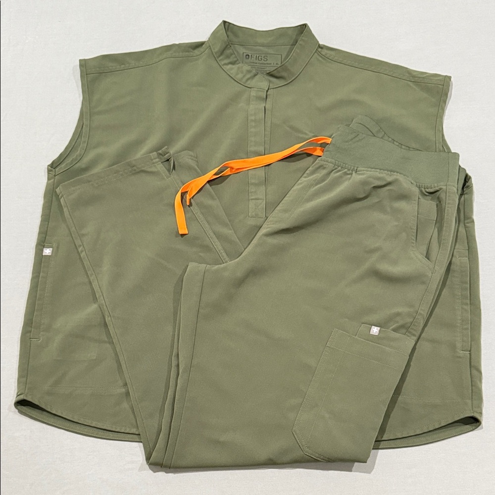 Figs Technical Collection in  Olive Color Extra Large
